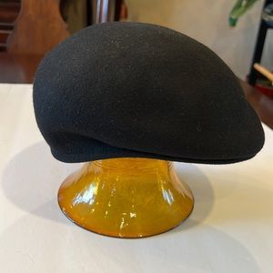 55 English flat cap 100% wool made in Italy color black like new